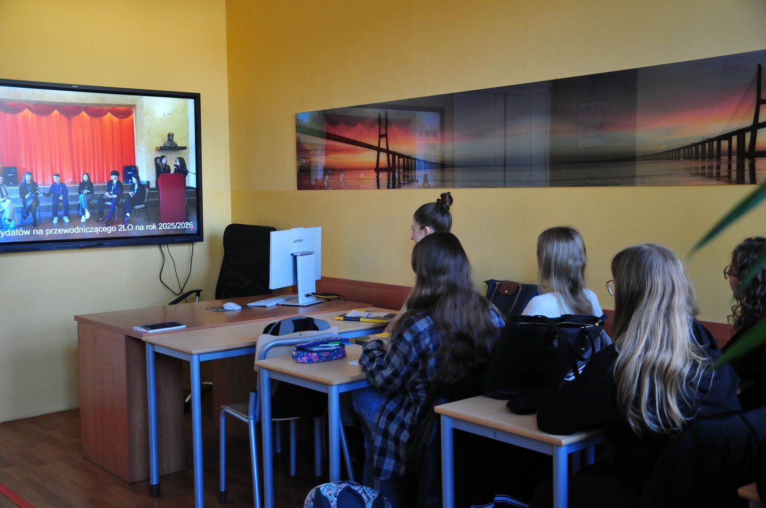 Zdjęcie Debata na przewodniczącego SU 2025 (15)202f4599-66ca-4d3a-8568-c8159c43bd86.JPG w galerii Debata kandydatów na stanowisko Przewodniczącego Samorządu Uczniowskiego